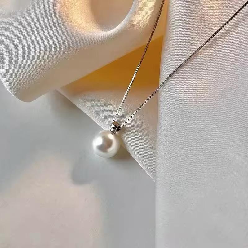 Silver Plated Round Pearl Pendant Choker Necklace