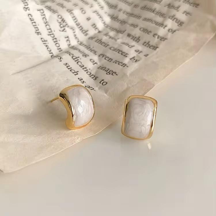 18K Gold Plated Stud Earrings Pretty Design Metal Gold Colour Enamel White Earrings