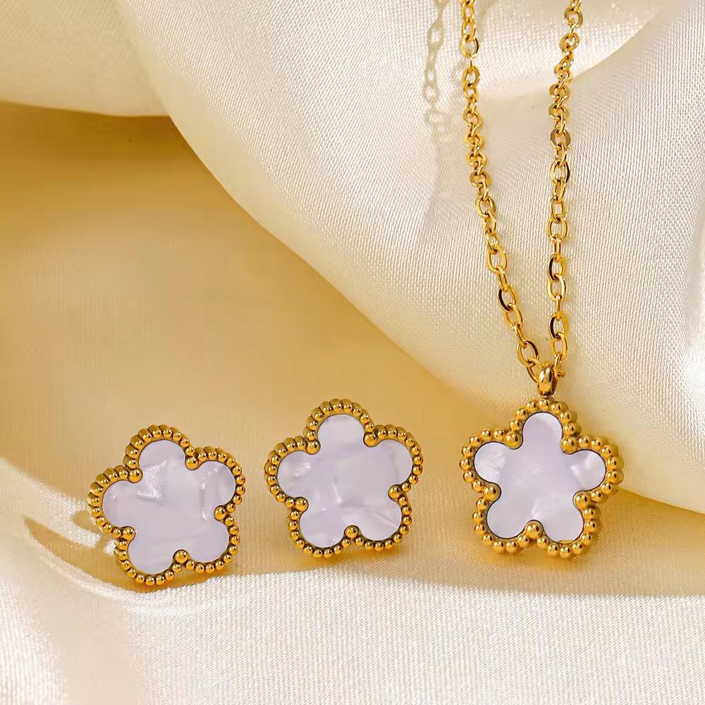18K Gold Four-leaf Clover Pendant Necklace Earrings Set